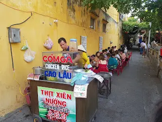 Cao Lau Ba Dinh | Anh Khoa Company | Scooter Rental Hoi An | hoianit.com