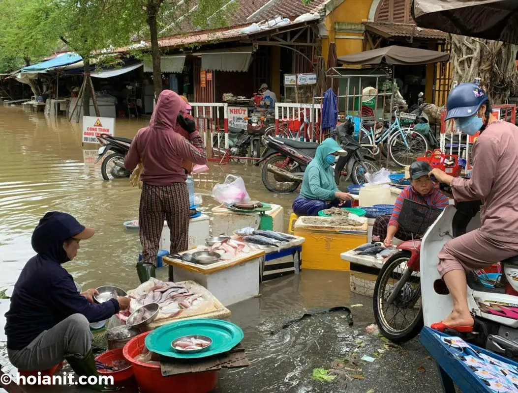 Cho hoi an 10 | Anh Khoa Company | Scooter Rental Hoi An | hoianit.com