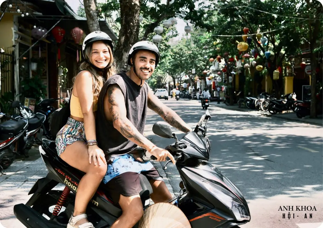 Tourist renting a motorbike from Anh Khoa Scooter Rental Hoi An