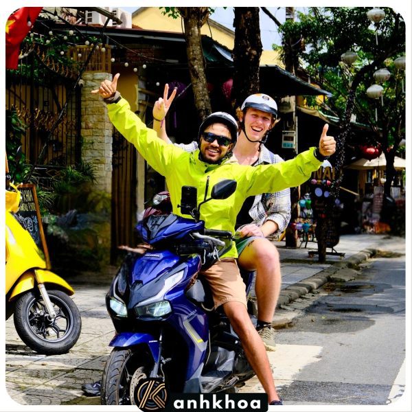 Explore Hoi An effortlessly with Anh Khoa's Honda Air Blade rental.