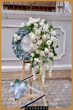 vòng hoa tươi chia buồn tại shop hoa tươi hội an