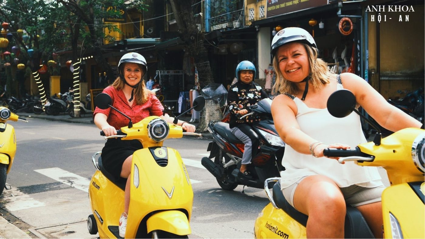 Selection of scooters at Anh Khoa Motorbike Rental in Hoi An, perfect for city tours.