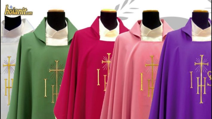 Vì Sao Linh Mục Mặc Áo Màu