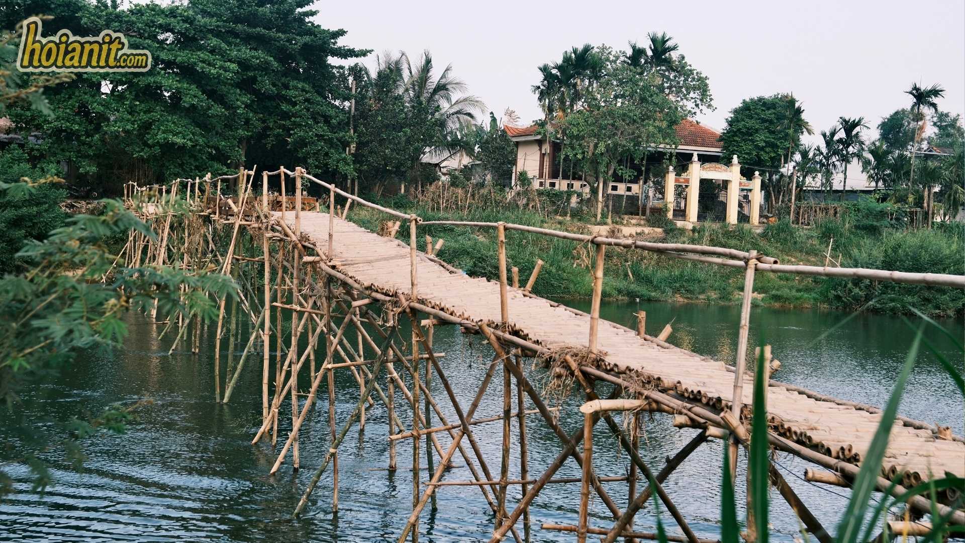 Cam Dong Bamboo Bridge 5 Farmland and river beside the Cam Dong bamboo bridge west of Hoi An