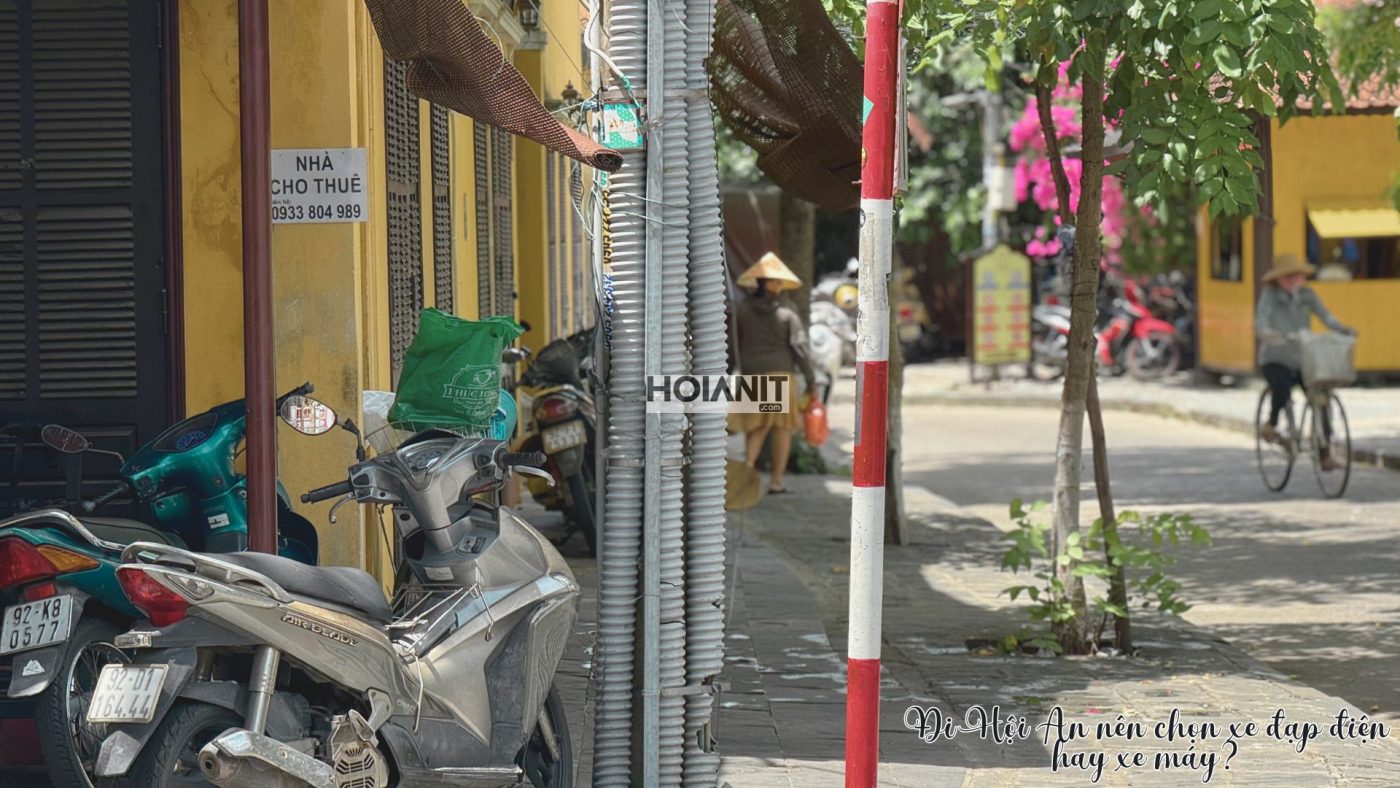 du khách chọn xe máy để khám phá Hội An mở rộng