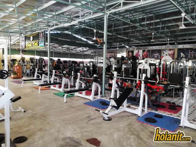 Weights floor at Hoang Dung Fitness and Kick Boxing Center, one of the cheaper gyms in Hoi An