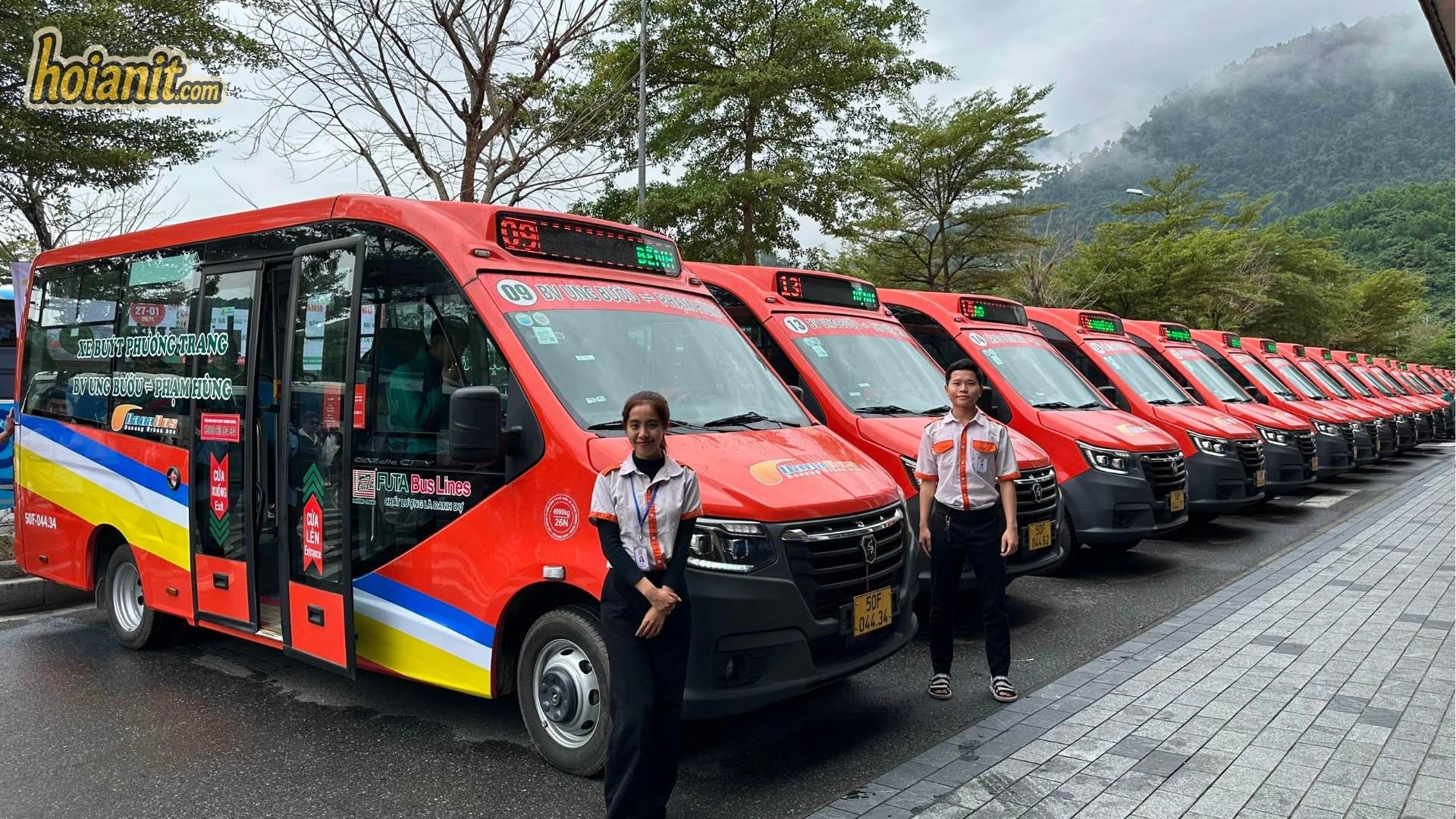 Orange Phuong Trang FUTA minibuses that run the LK02 Da Nang to Hoi An bus route