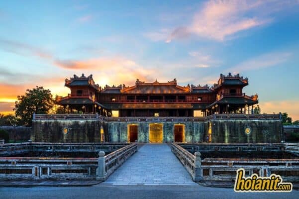 The Hai Van Pass road, the scenic way to get to Hue from Hoi An