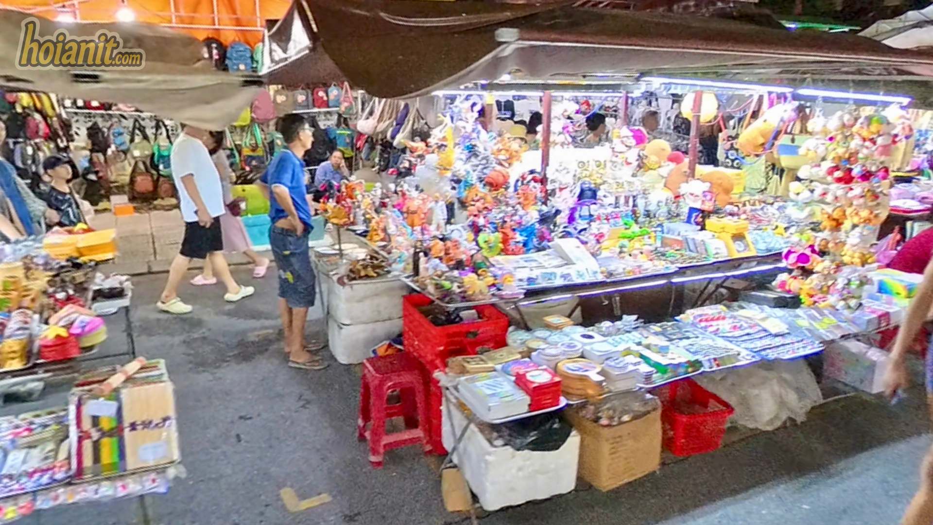 Stall selling Hoi An souvenirs at Nguyen Hoang night market with lanterns and handicrafts