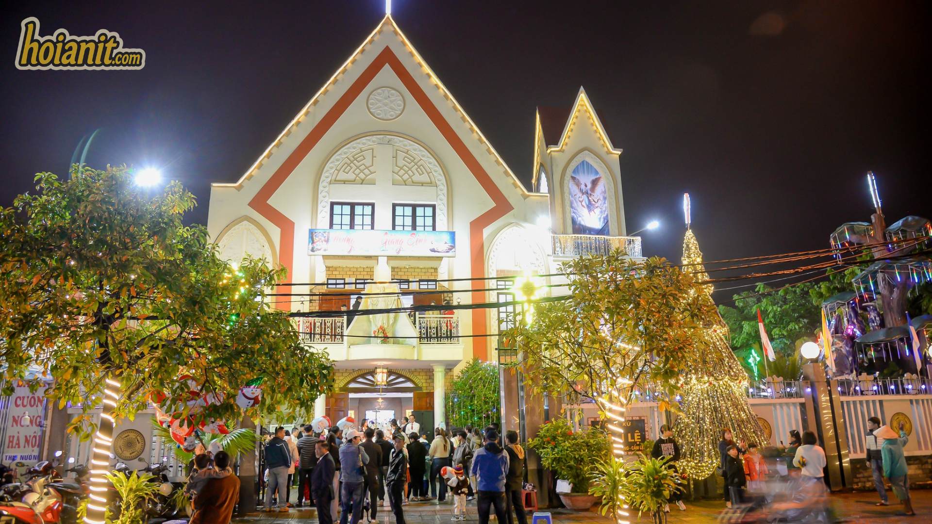 Nha%CC%80 tho%CC%9B%CC%80 Ca%CC%82%CC%89m Le%CC%A3%CC%82 Da%CC%80 Na%CC%86%CC%83ng 4 Bên trong nhà thờ Cẩm Lệ Đà Nẵng