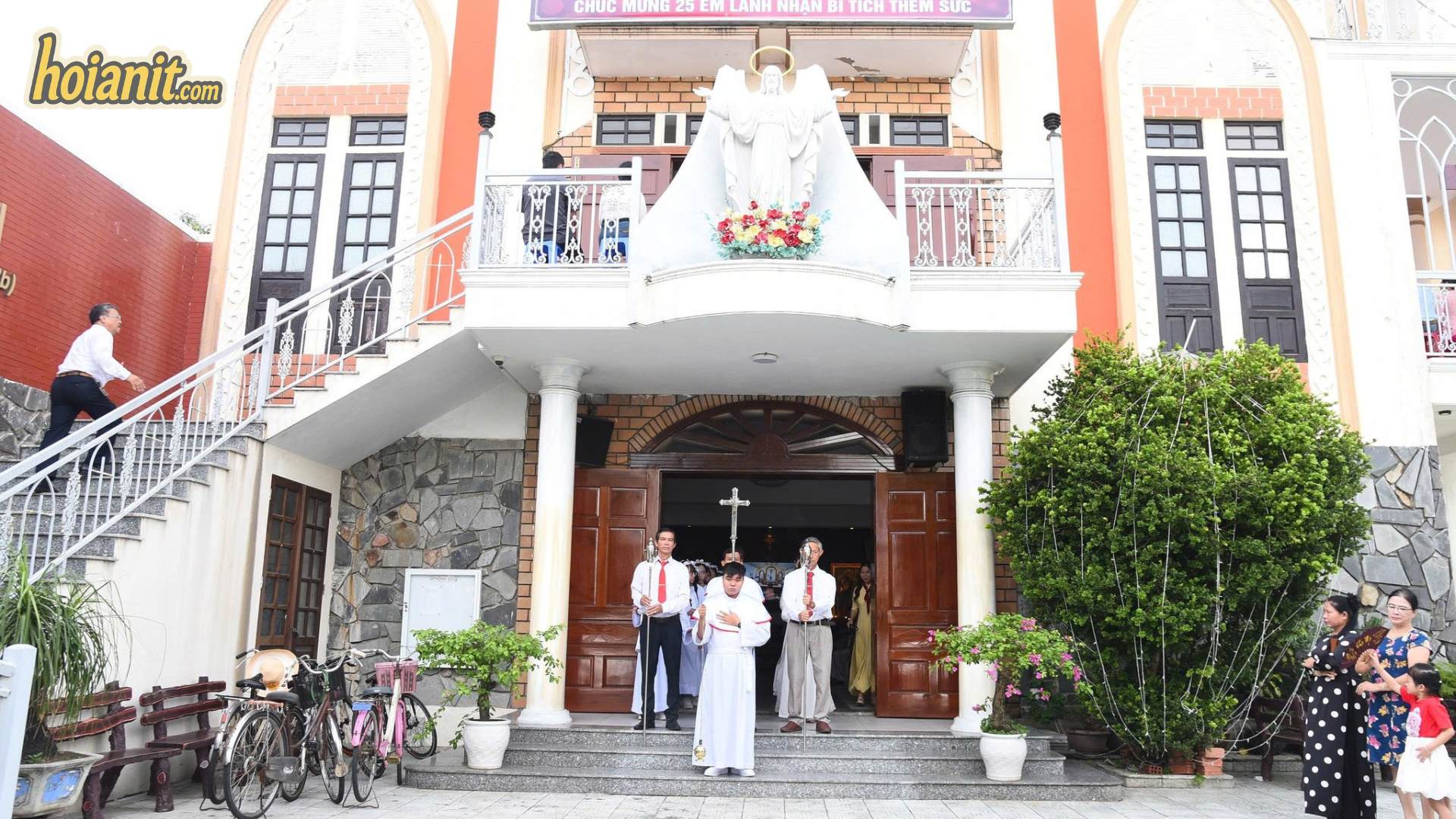 Nha%CC%80 tho%CC%9B%CC%80 Ca%CC%82%CC%89m Le%CC%A3%CC%82 Da%CC%80 Na%CC%86%CC%83ng 5 Khuôn viên nhà thờ Cẩm Lệ Đà Nẵng