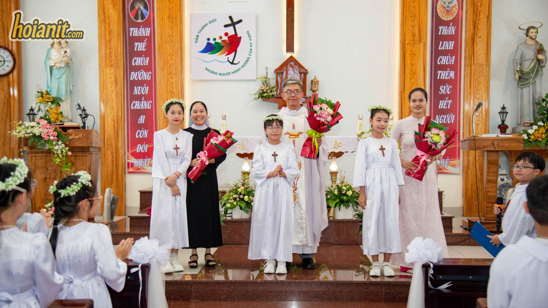 Nha%CC%80 tho%CC%9B%CC%80 Ca%CC%82%CC%89m Le%CC%A3%CC%82 Da%CC%80 Na%CC%86%CC%83ng Nhà thờ Cẩm Lệ Đà Nẵng nhìn từ đường Ông Ích Đường