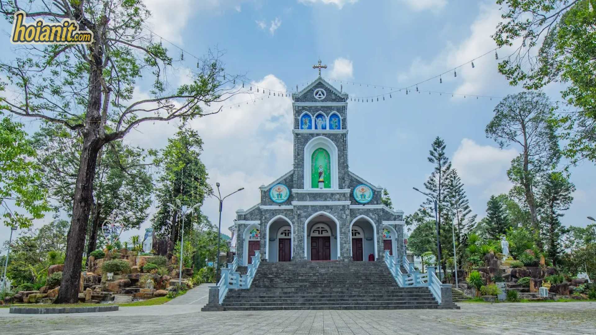 Nha%CC%80 tho%CC%9B%CC%80 Ho%CC%80a Ninh Nhà thờ Hòa Ninh nhìn từ đường ĐT602 Đà Nẵng