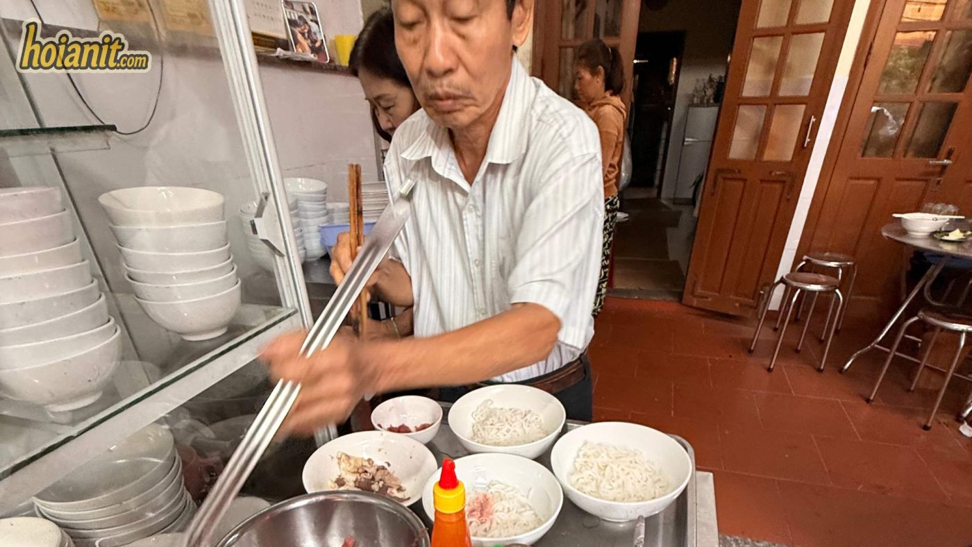 Tô phở bò tại Phở Tùng – địa chỉ phở ngon tại Hội An hơn 20 năm