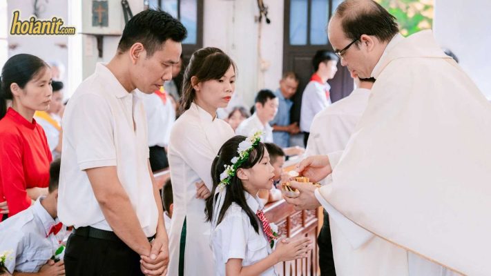 Rước Lễ Là Gì? Ai Được Rước Lễ Trong Thánh Lễ Công Giáo