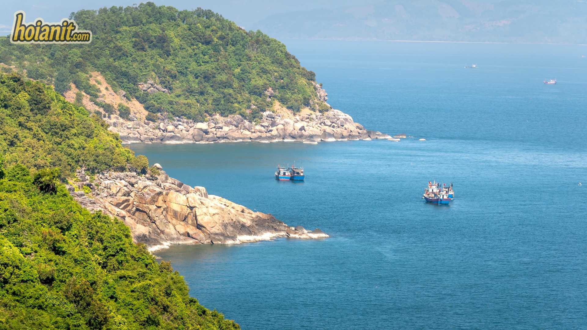 Coastal road and sea views on the Son Tra Peninsula