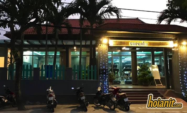 Entrance of SuperFit Hoi An Fitness lit up in the evening, one of the gyms in Hoi An near the Old Town