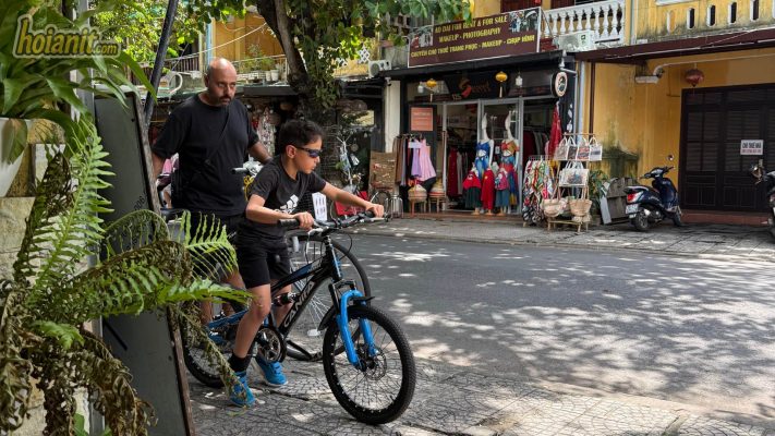 Vì Sao Khách Tây Thích Thuê Xe Đạp Hơn Xe Máy Ở Hội An