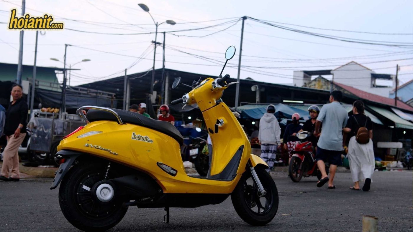 What is the 4-second rule for motorcycles