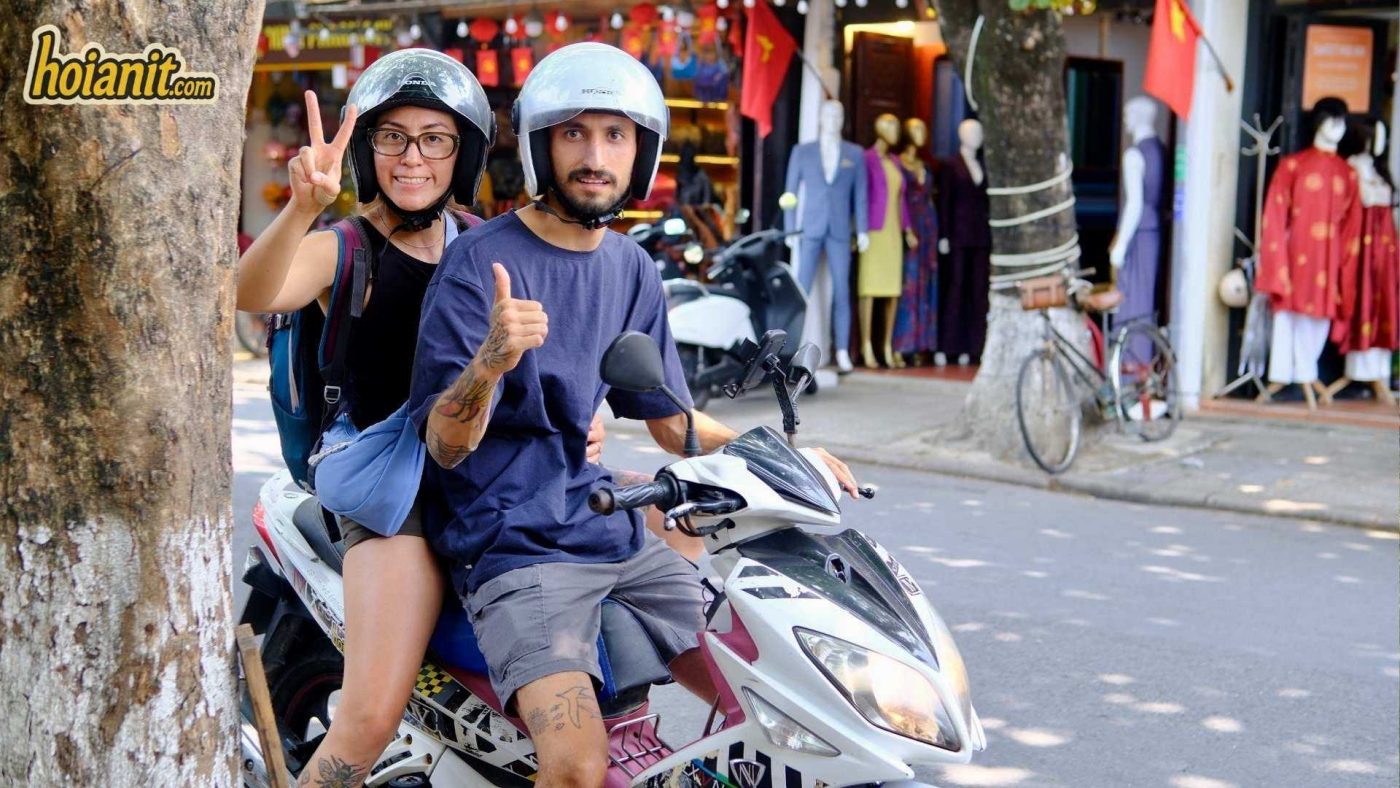What is the 4-second rule for motorcycles