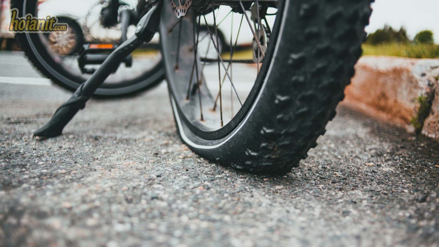 Xe bị bể bánh giữa đường