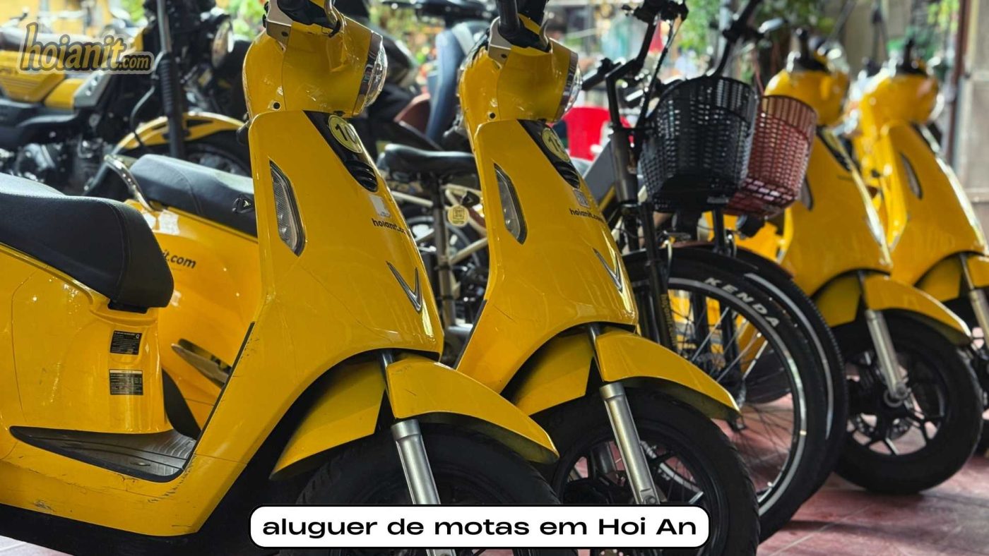 Turista português a desfrutar do aluguer de motas em Hoi An