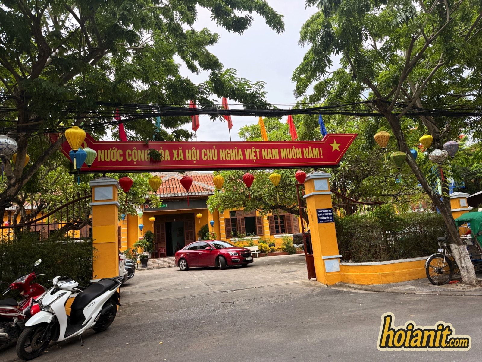 Bãi đỗ ô tô UBND, khu vực Tây phố cổ Hội An