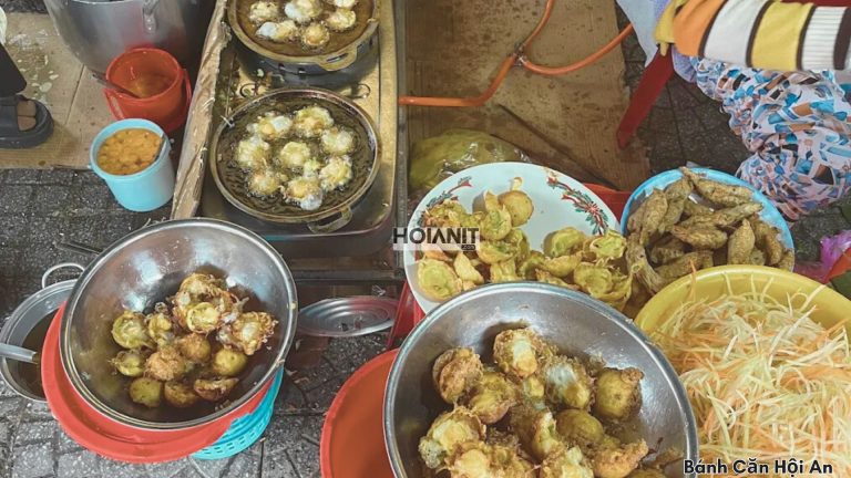 Topping bánh căn Hội An tôm mực trứng cút