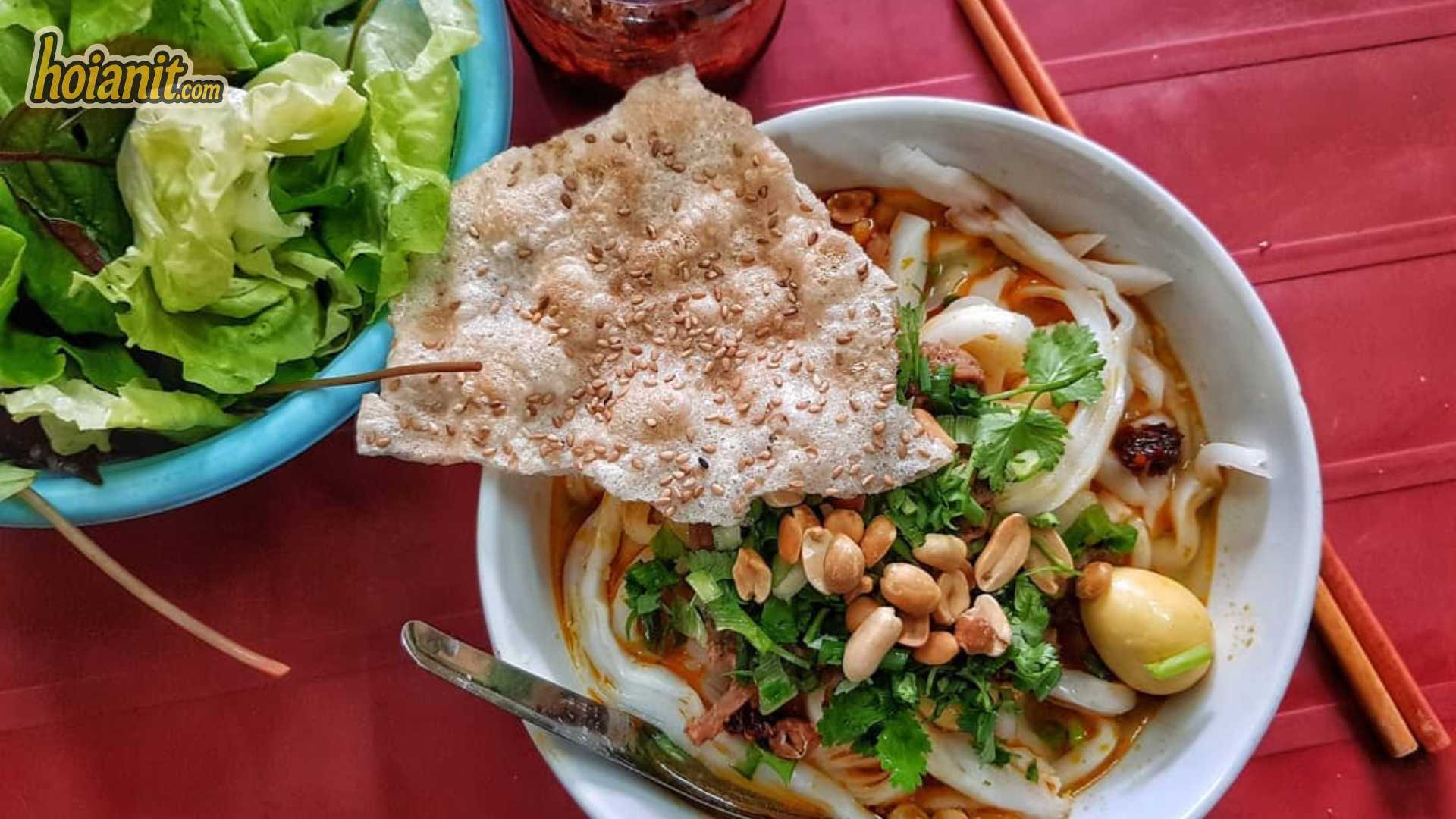 Mì Quảng Hội An ngon - tôm rim, thịt heo, trứng cút, bánh tráng