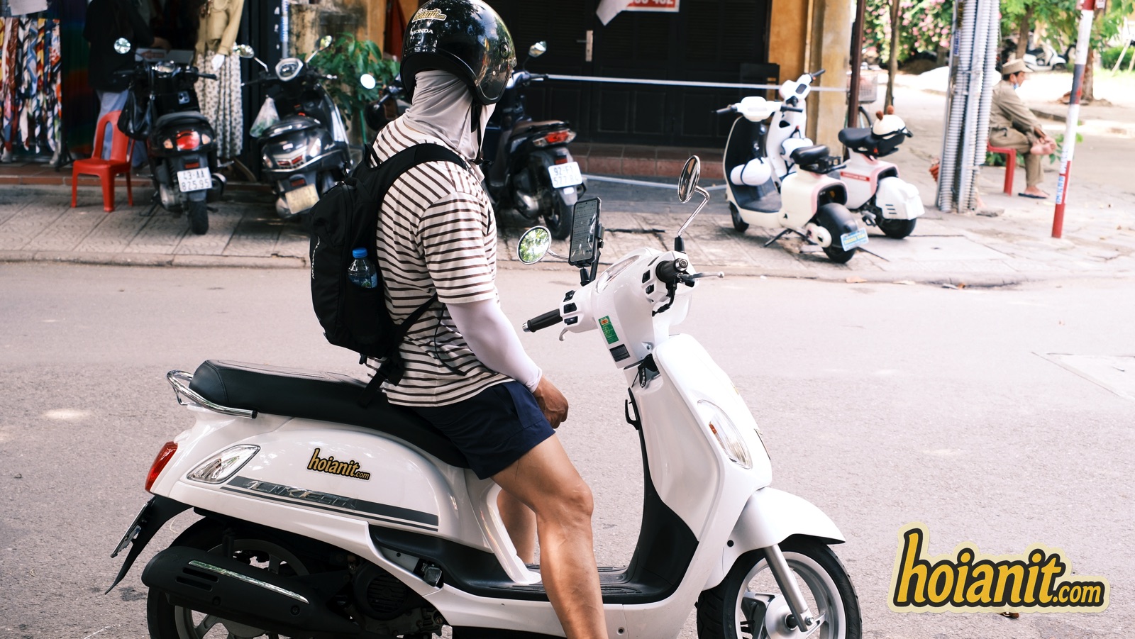 bike rental hoi an 2 915 Alquiler de 50cc en Hoi An sin carnet — KYMCO Like 50 con soporte de móvil