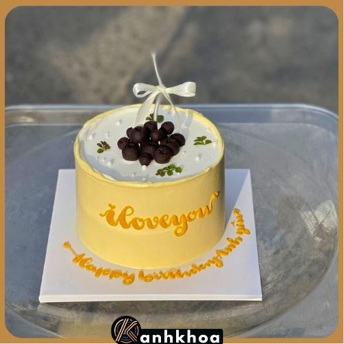 birthday cake da nang 3 Modern and youthful birthday cake design from a Da Nang bakery.