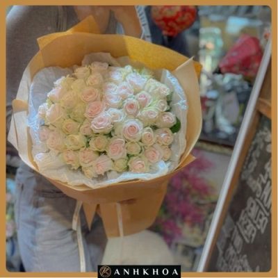 hoa tươi hội an với bó hoa hồng xinh