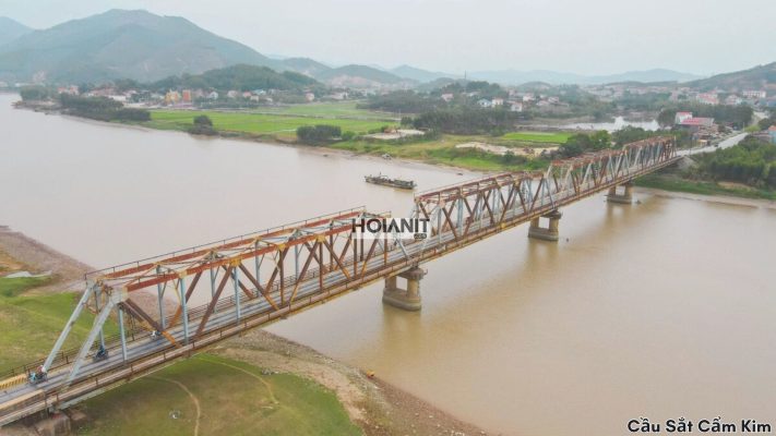 Cầu sắt Cẩm Kim nối phố cổ Hội An với làng Cẩm Kim