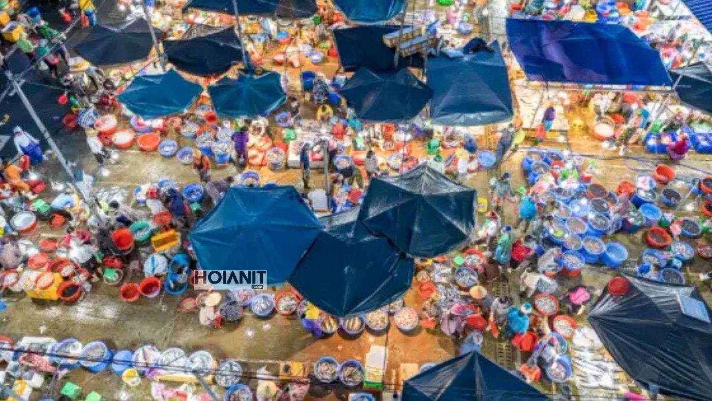 Tôm cá tươi ngon ở chợ Thanh Hà