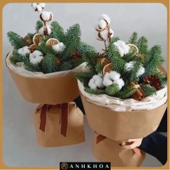 Christmas-themed flower bouquet in da nang flower shop