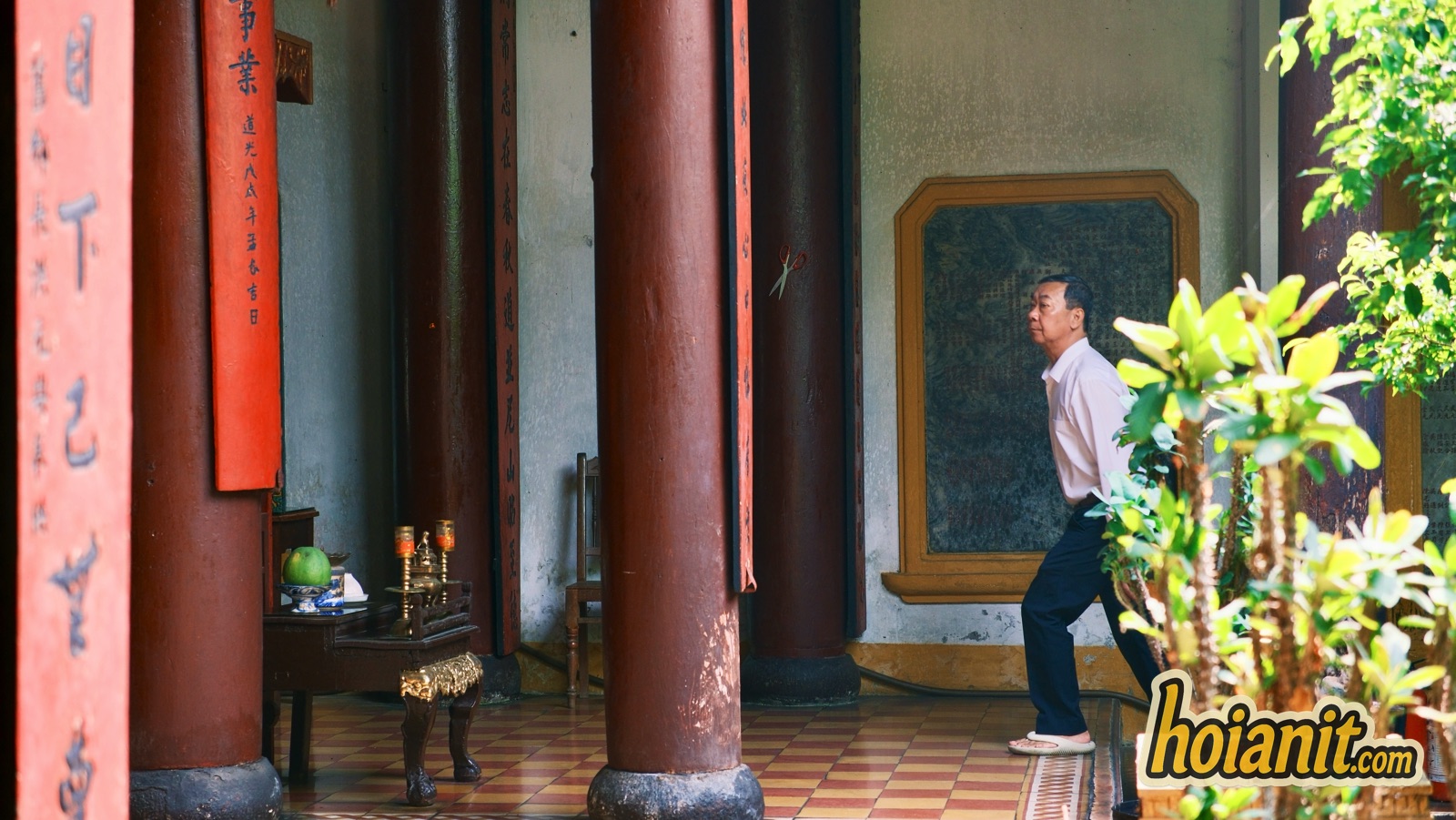 chua ong13 Câu đối và bảng chữ Hán trên cột chùa Ông Hội An