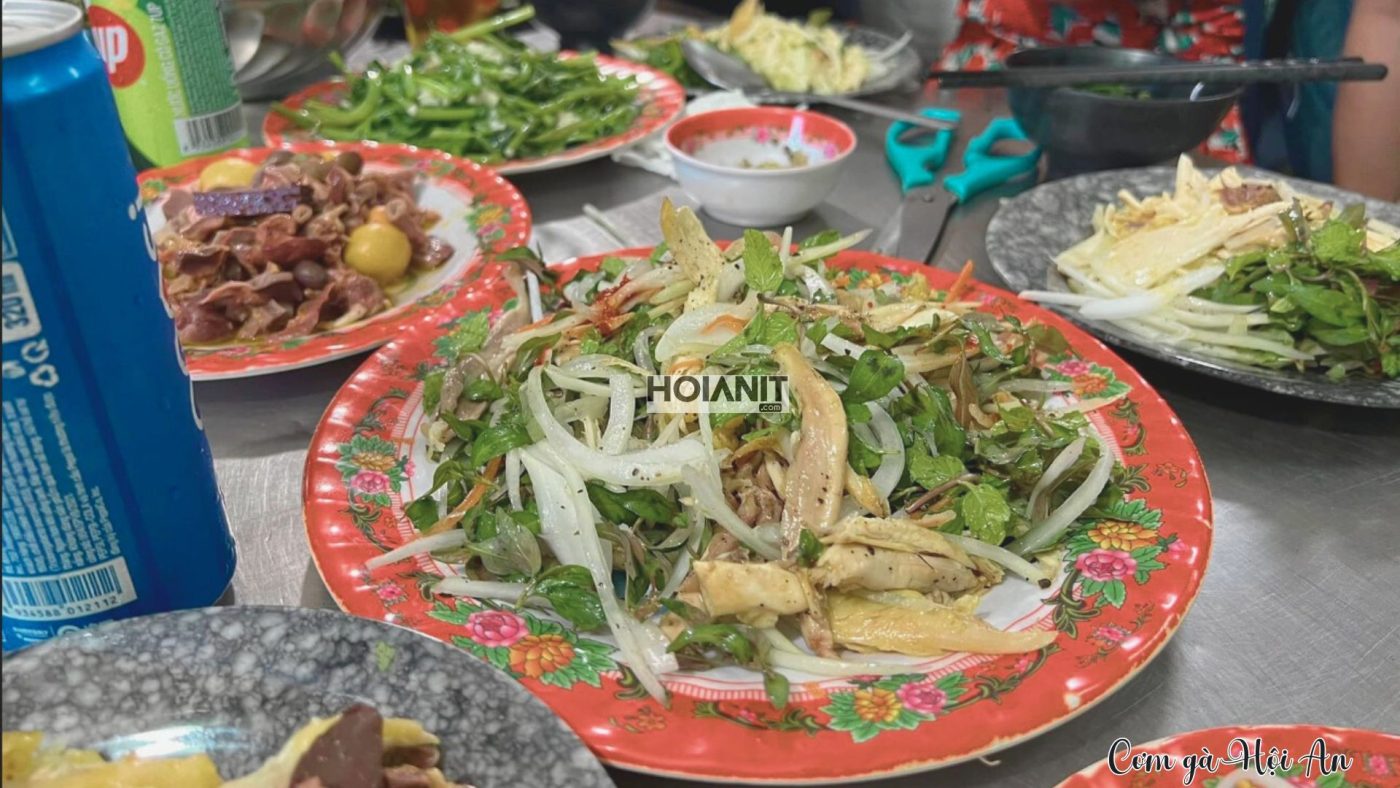 com ga hoi an 10 Đĩa cơm gà truyền thống tại quán địa phương ở Hội An