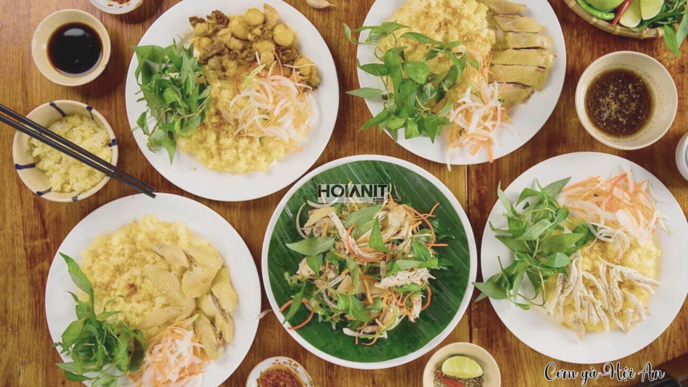 com ga hoi an 3 Gà luộc vàng óng ăn kèm cơm tại quán Hội An