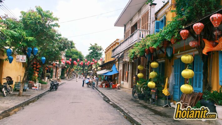 Cycling Hoi An old town lantern street