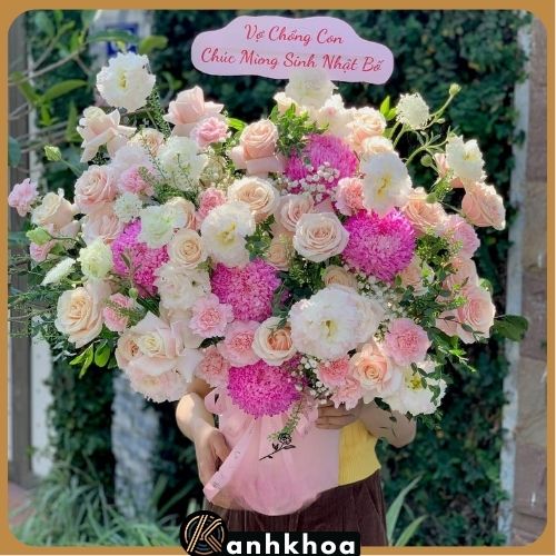 da nang flower shop 12 1 Tropical flower basket with orchids and roses from Da Nang