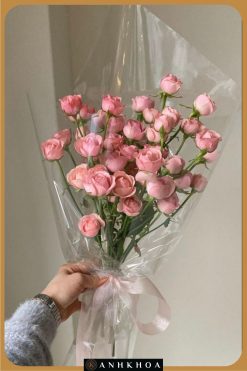 small bouquet of roses for girlfriend in da nang flower shop