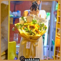sun flowers for girlfriend in da nang flower shop