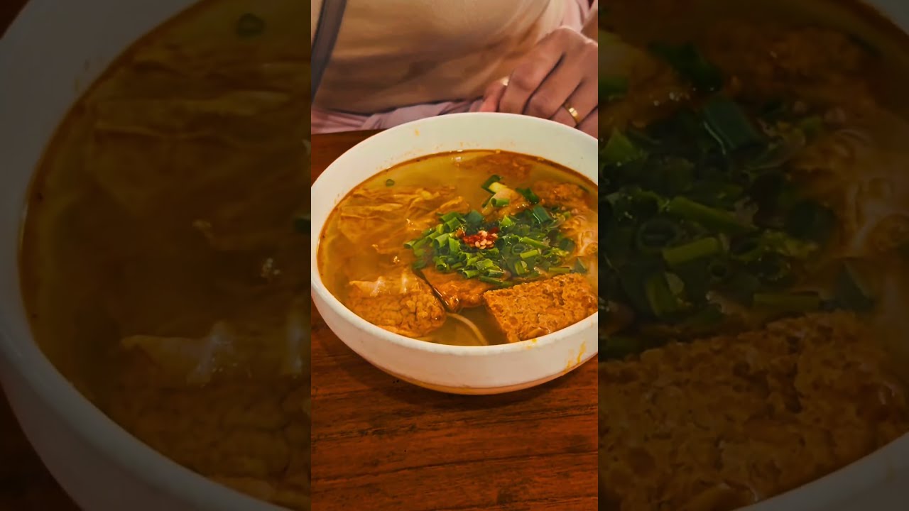 Quán bún chả cá Hội An Bà Phiến trên đường Cao Hồng Lãnh