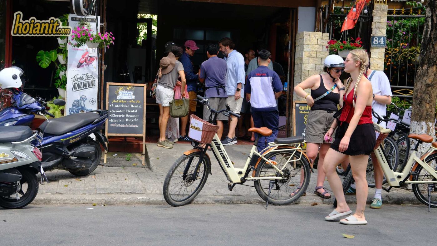 electric motorbike rental Hoi An fine2 Tourist riding 50cc scooter in Hoi An to avoid electric motorbike rental Hoi An fine