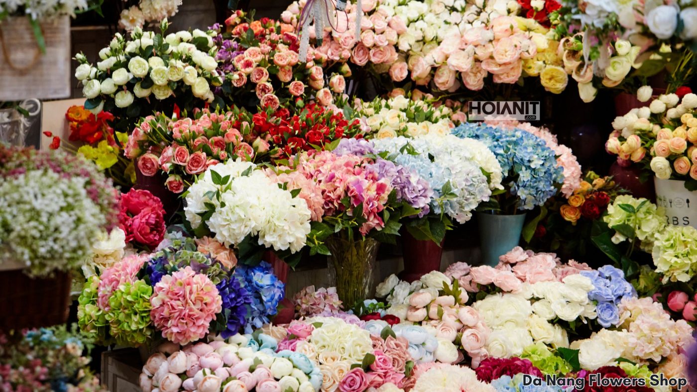 Local Da Nang flower shop offering custom arrangements