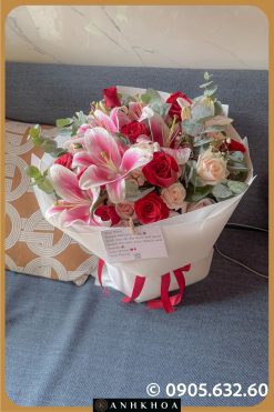 nice lilies bouquet in da nang flower shop