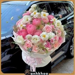 nice roses and tulips in da nang flower shop