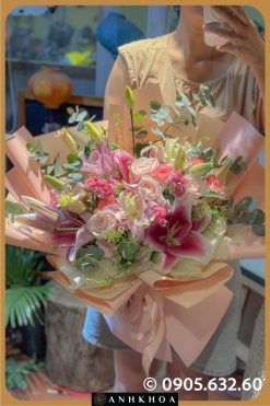 roses and lilies in da nang flower shop