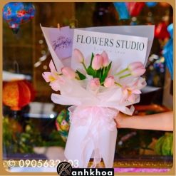 pink tulips for women in da nang flower shop