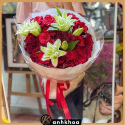red roses and lilies in da nang flower shop
